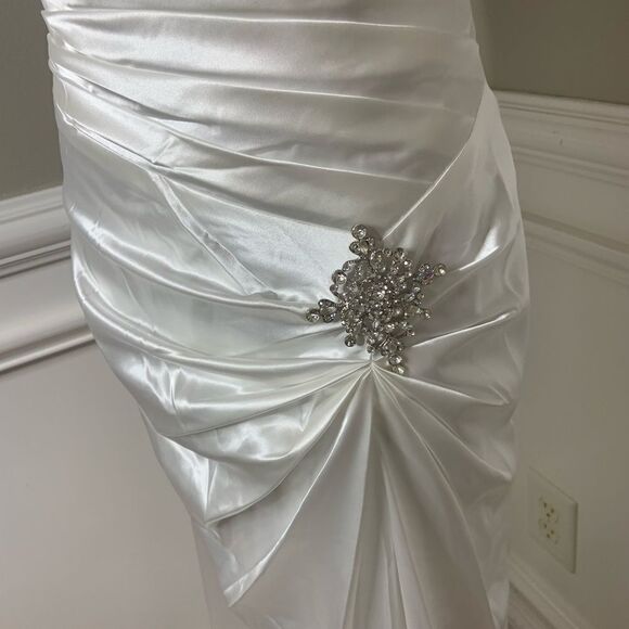 NWT Cinderella Design satin a-line wedding dress size small - Picture 4 of 13